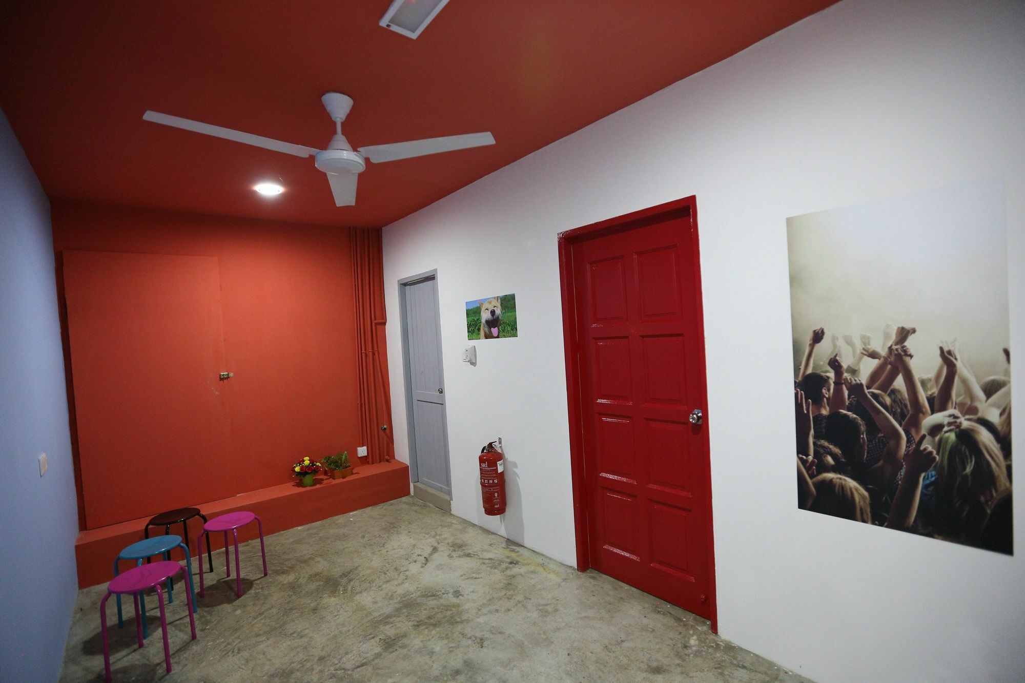 Noisy Room Kuching Exteriér fotografie